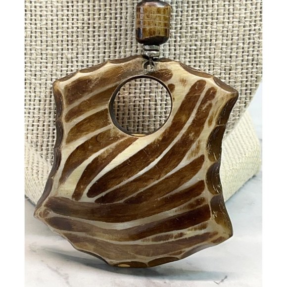 Vintage Wood Bead Necklace Tribal Boho Black Brown Pendant 16" - Picture 2 of 6